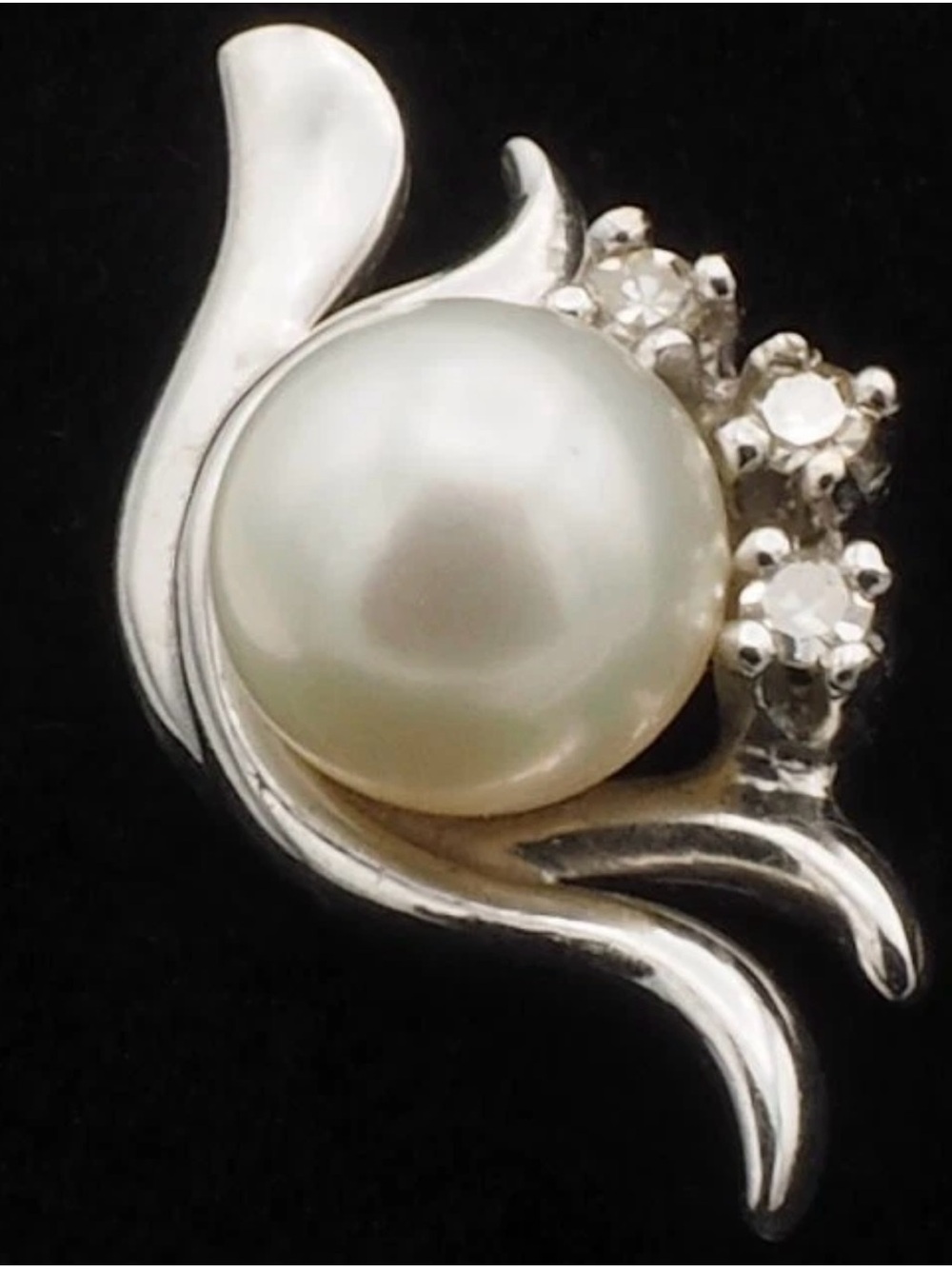Vintage 14K White Gold Pearl & 3 Diamonds Pendant